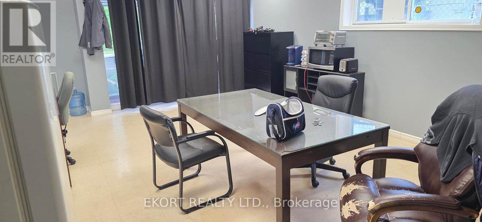 100 Everett Street Property Photo 7