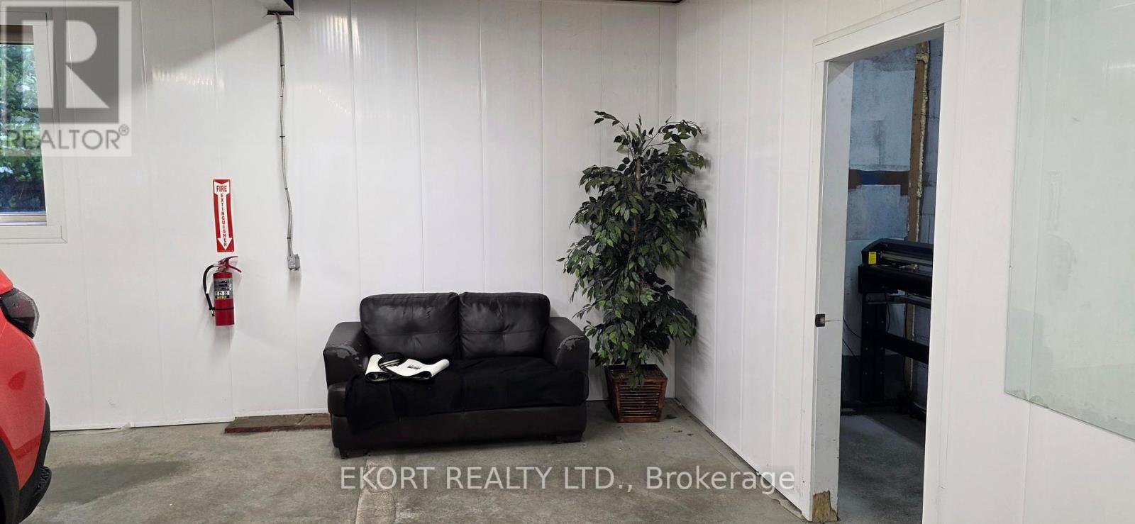 100 Everett Street Property Photo 8