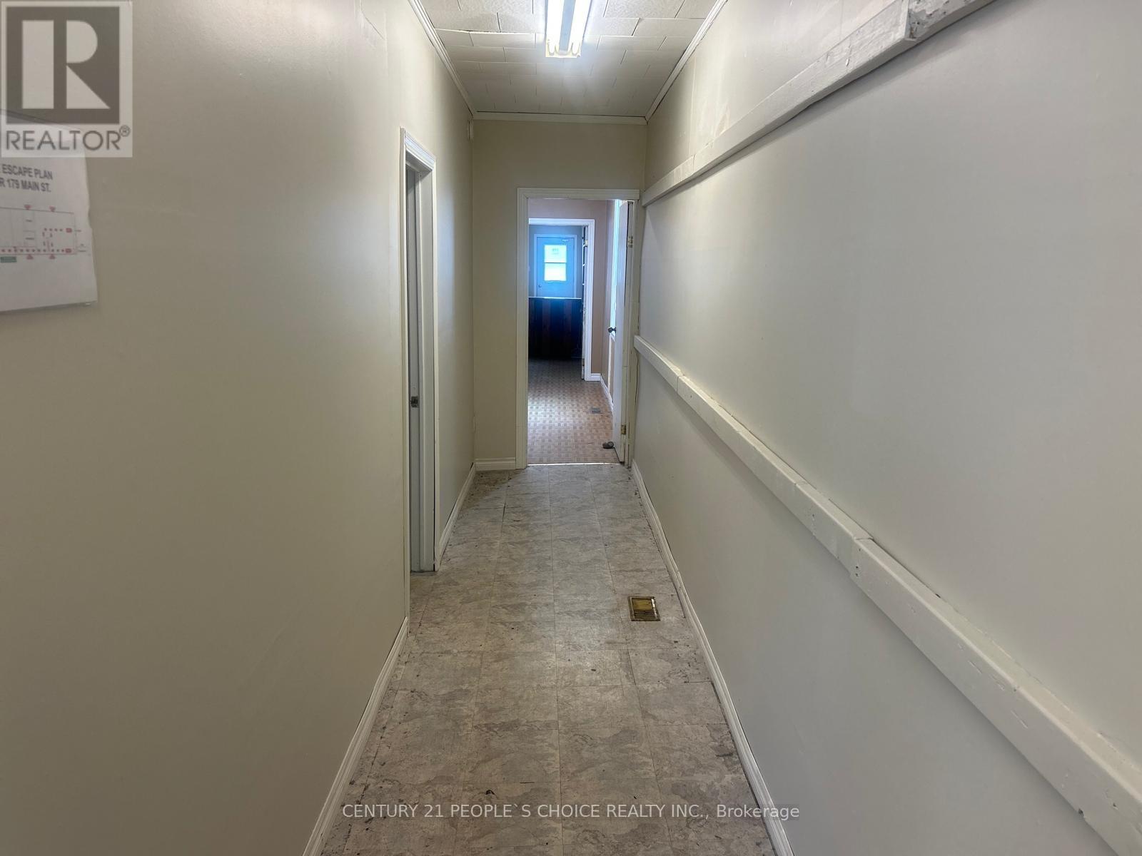179 Main Street W Property Photo 2