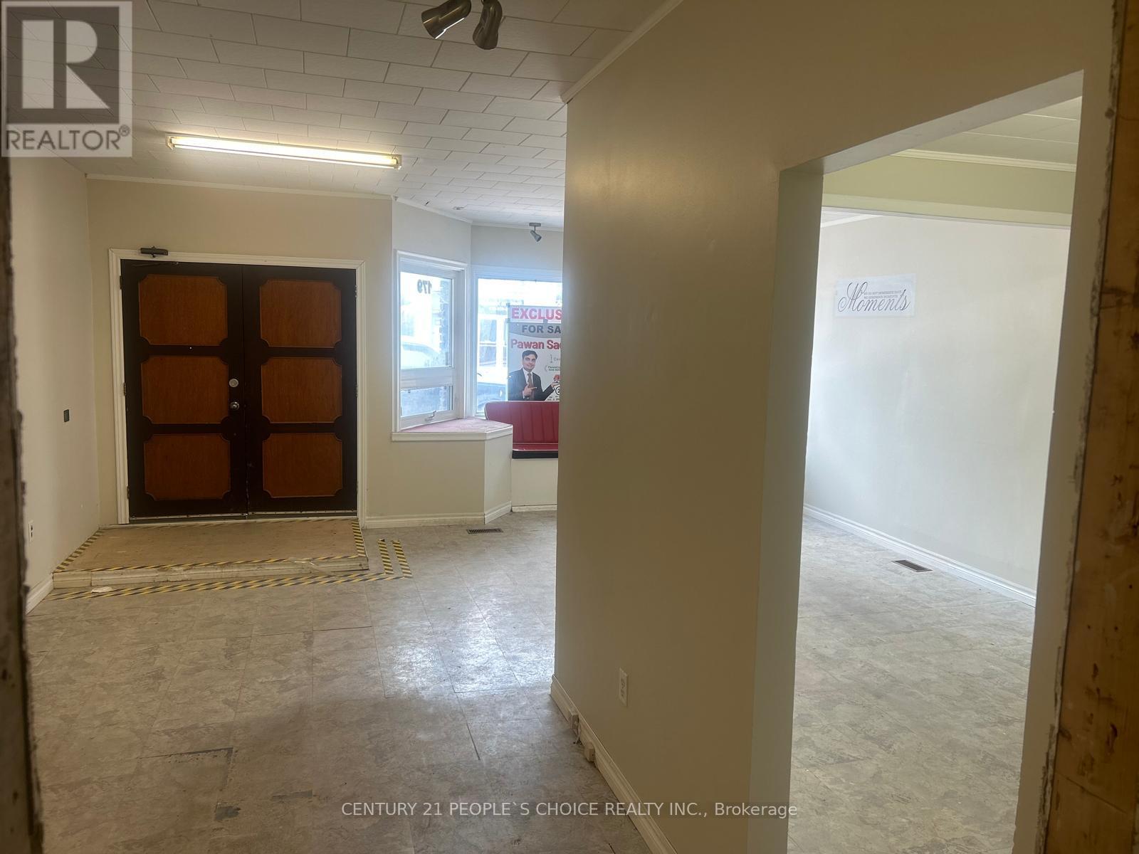 179 Main Street W Property Photo 5