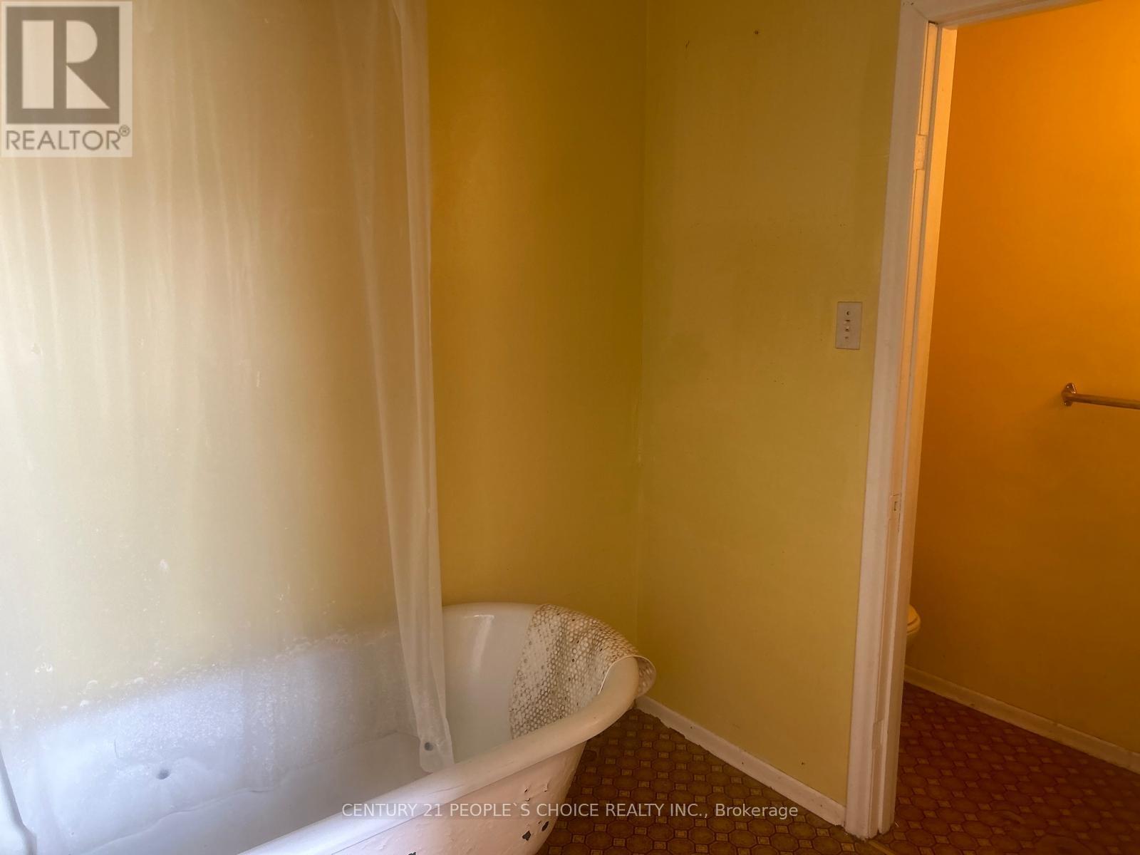 179 Main Street W Property Photo 7