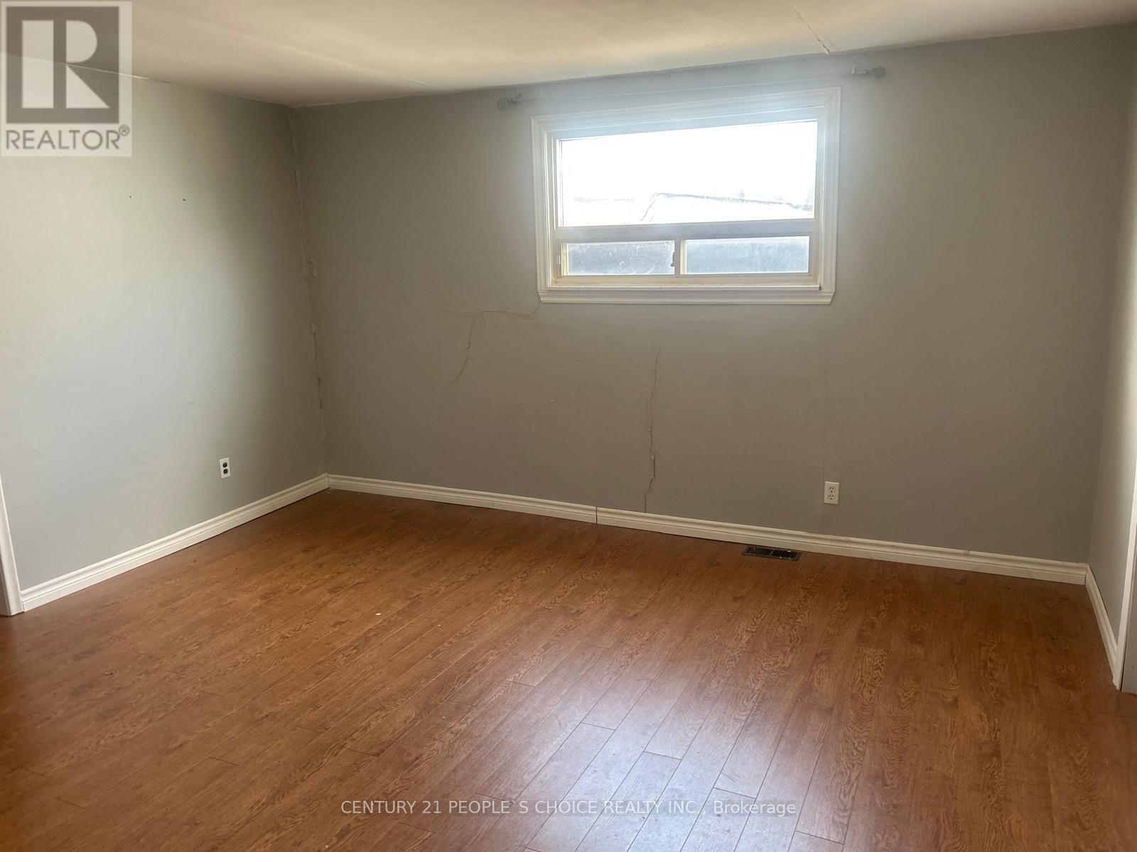 179 Main Street W Property Photo 9