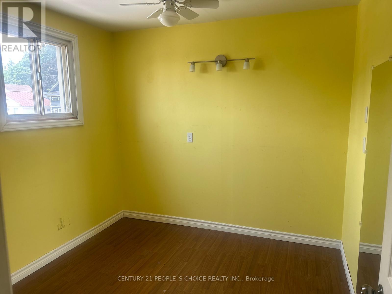 179 Main Street W Property Photo 15