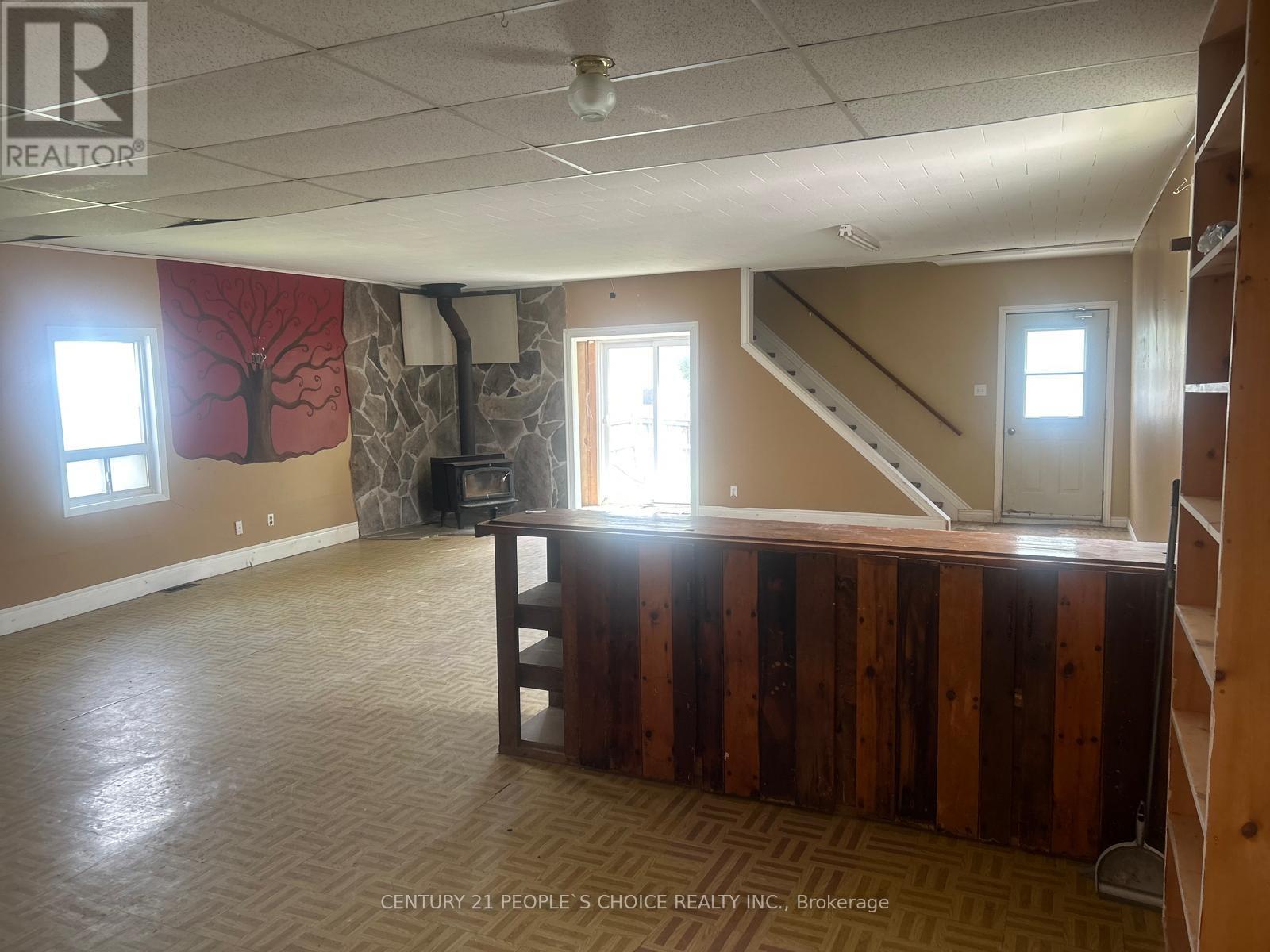 179 Main Street W Property Photo 16