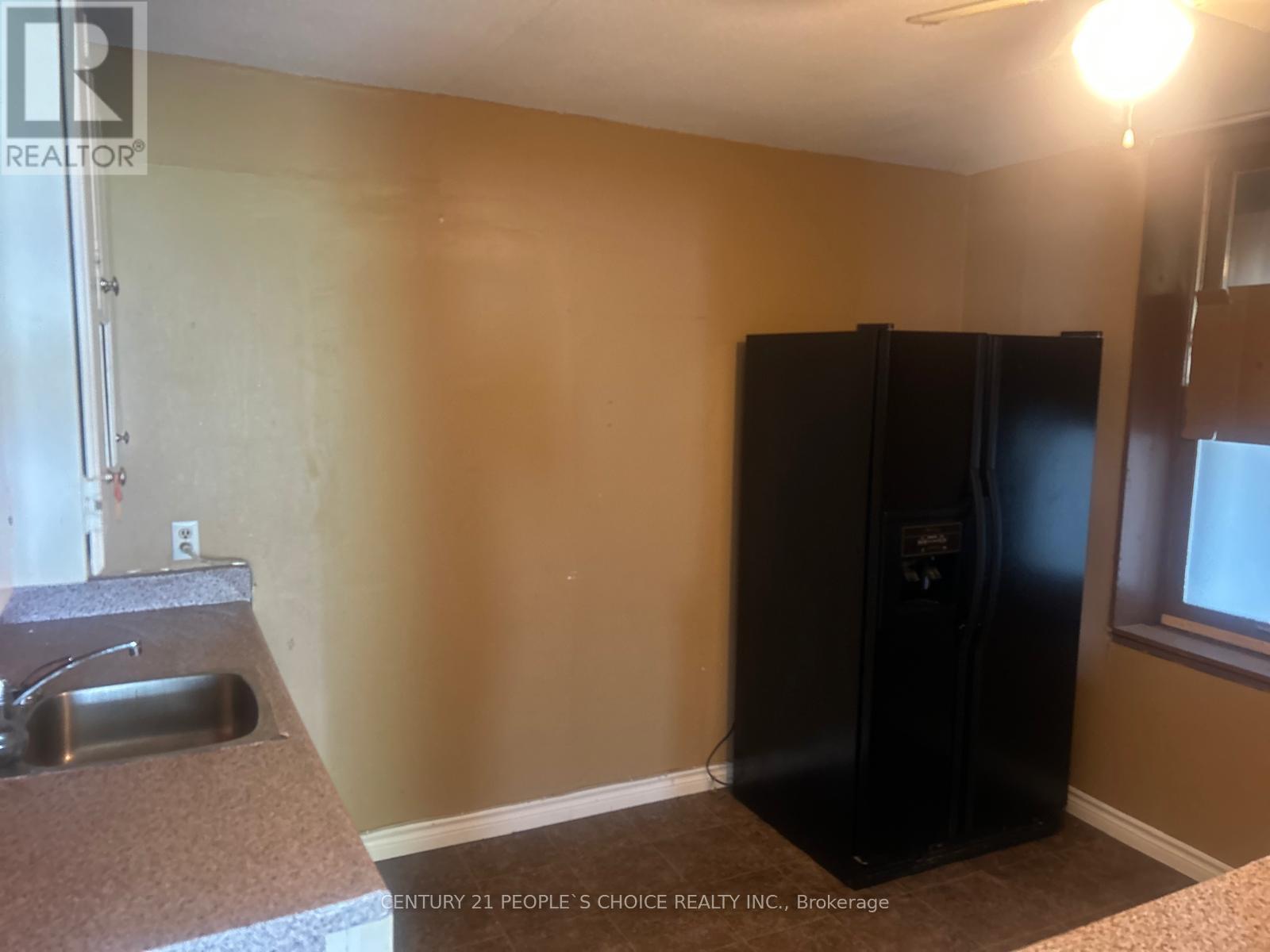 179 Main Street W Property Photo 18