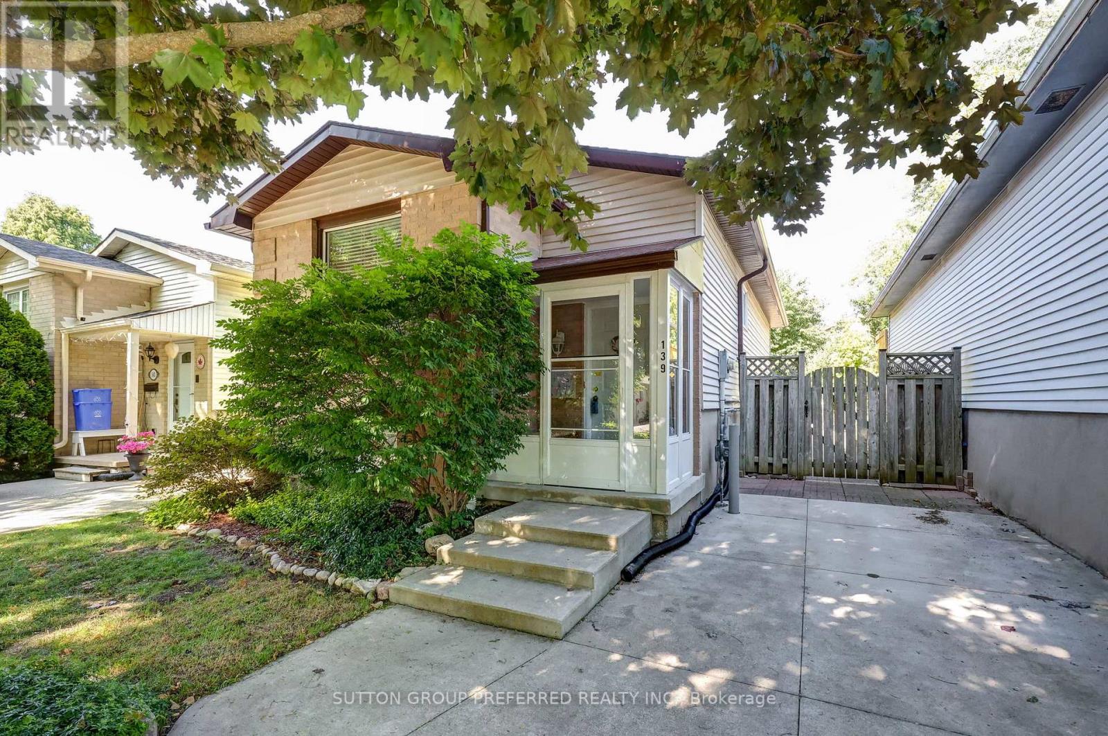 139 Olympic Crescent Property Photo 1