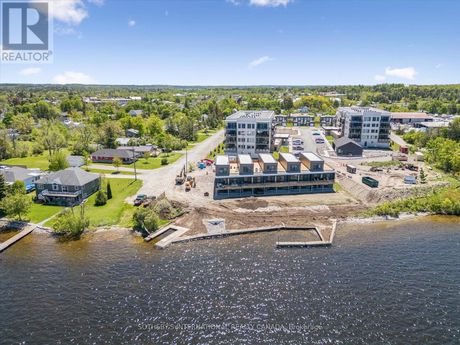 404 - 19B WEST STREET N Property Photo 1