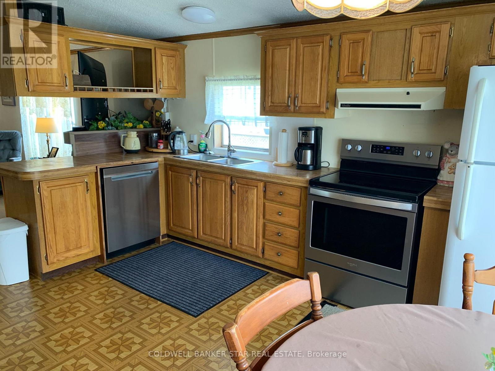 8 - 4899 Plank Road Property Photo 7