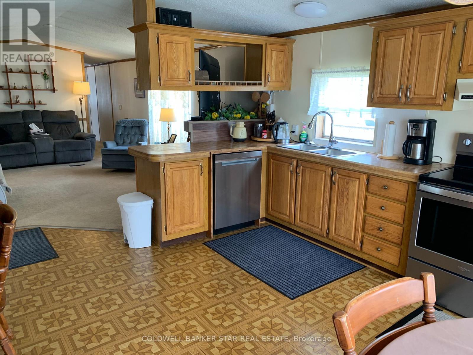 8 - 4899 Plank Road Property Photo 9