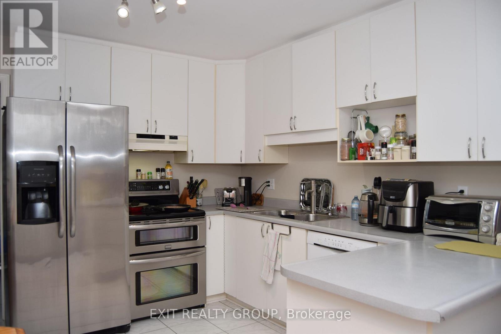9 Empire Boulevard Property Photo 10