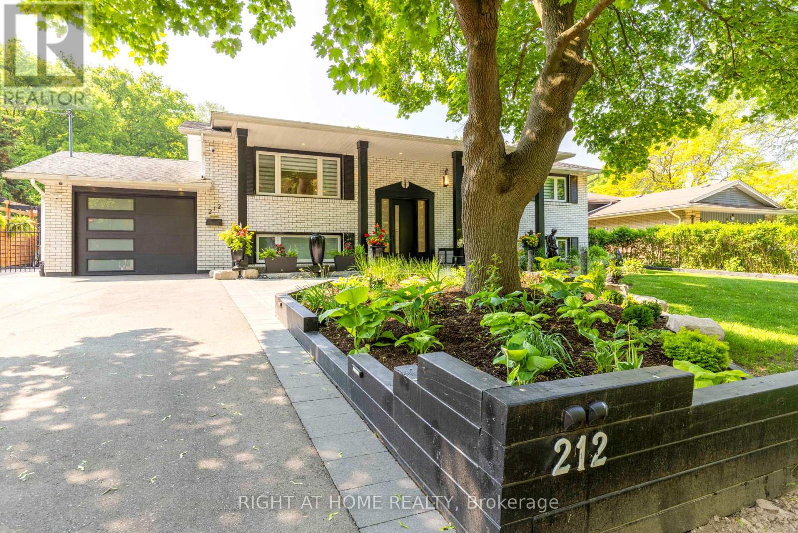 212 Lockhart Drive Property Photo 1