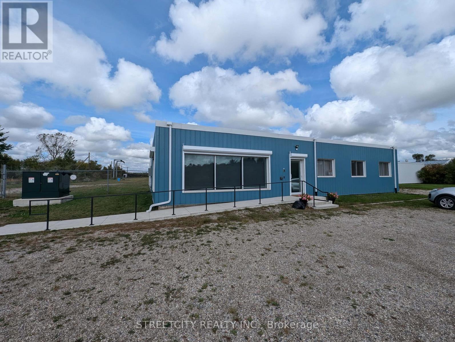 75 Spruce Street E Property Photo 2