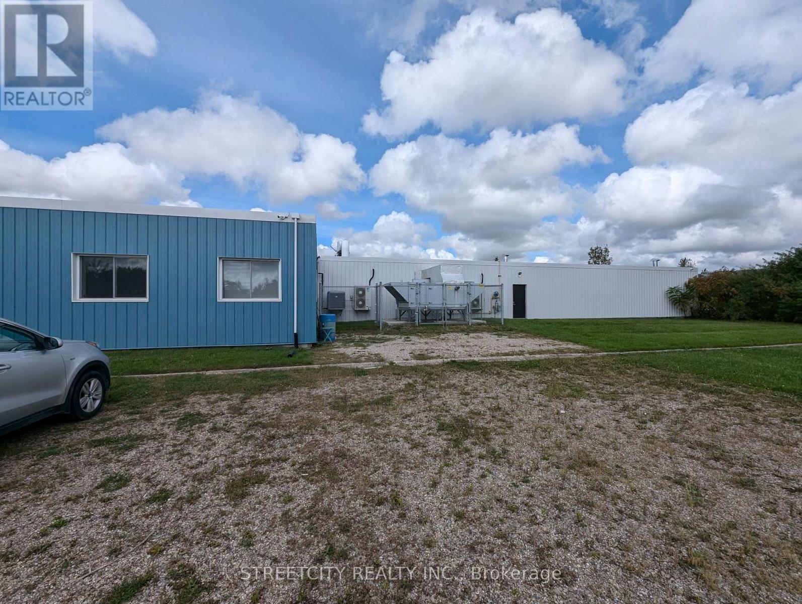 75 Spruce Street E Property Photo 3