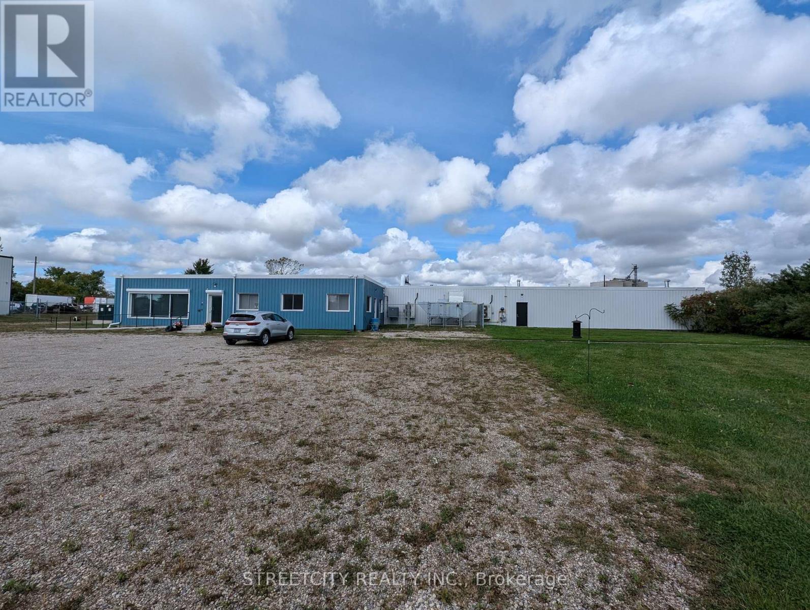 75 Spruce Street E Property Photo 4