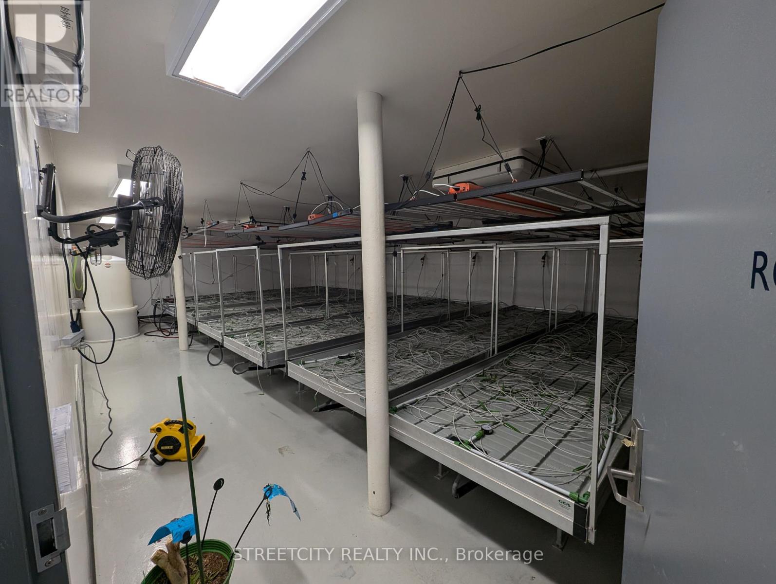 75 Spruce Street E Property Photo 8