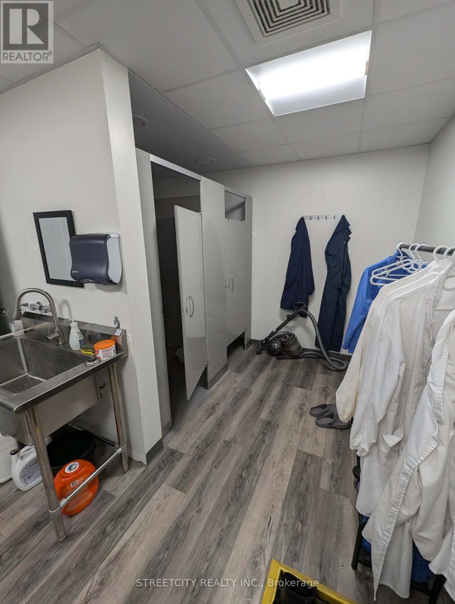 75 Spruce Street E Property Photo 10