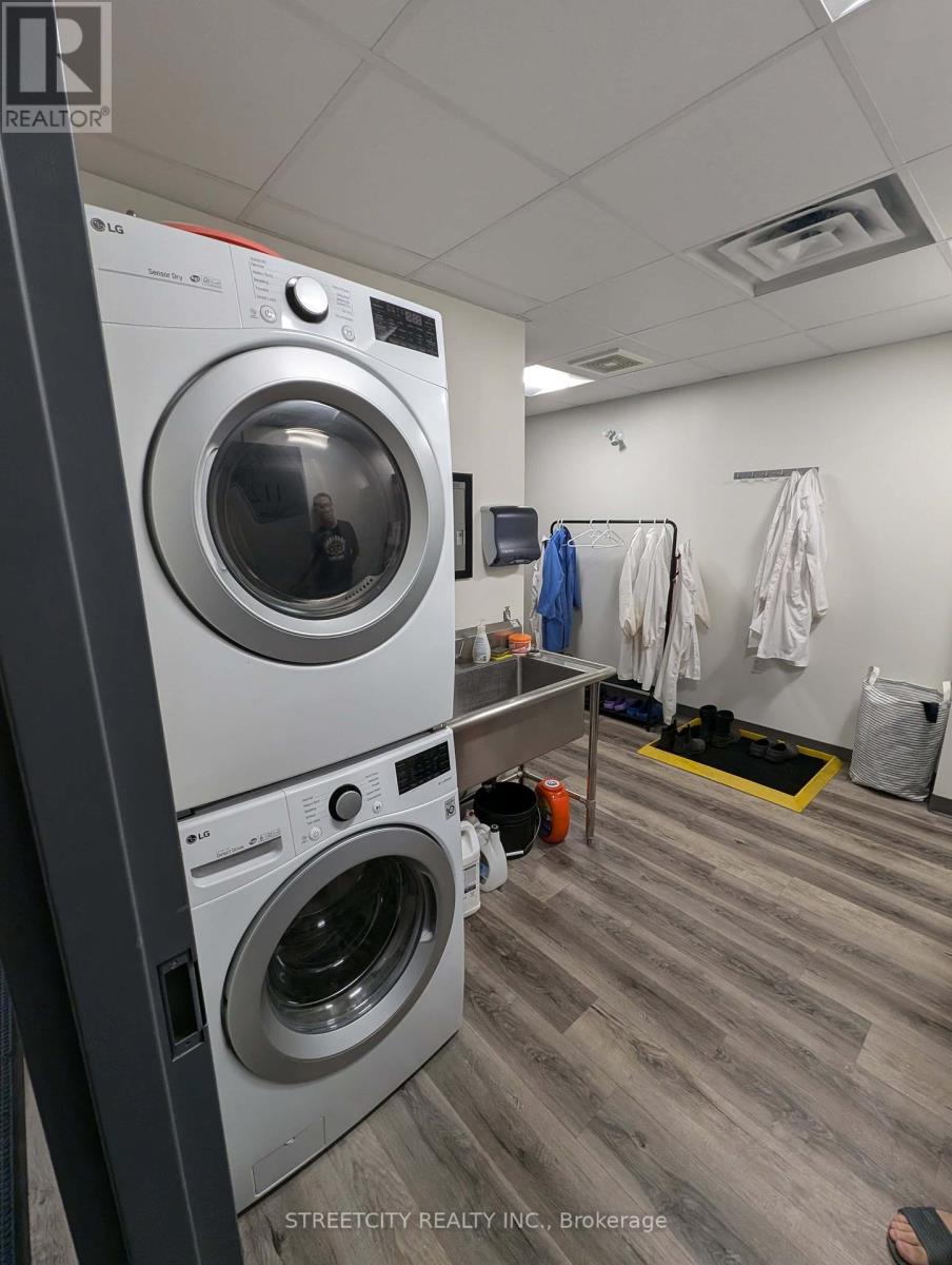 75 Spruce Street E Property Photo 12