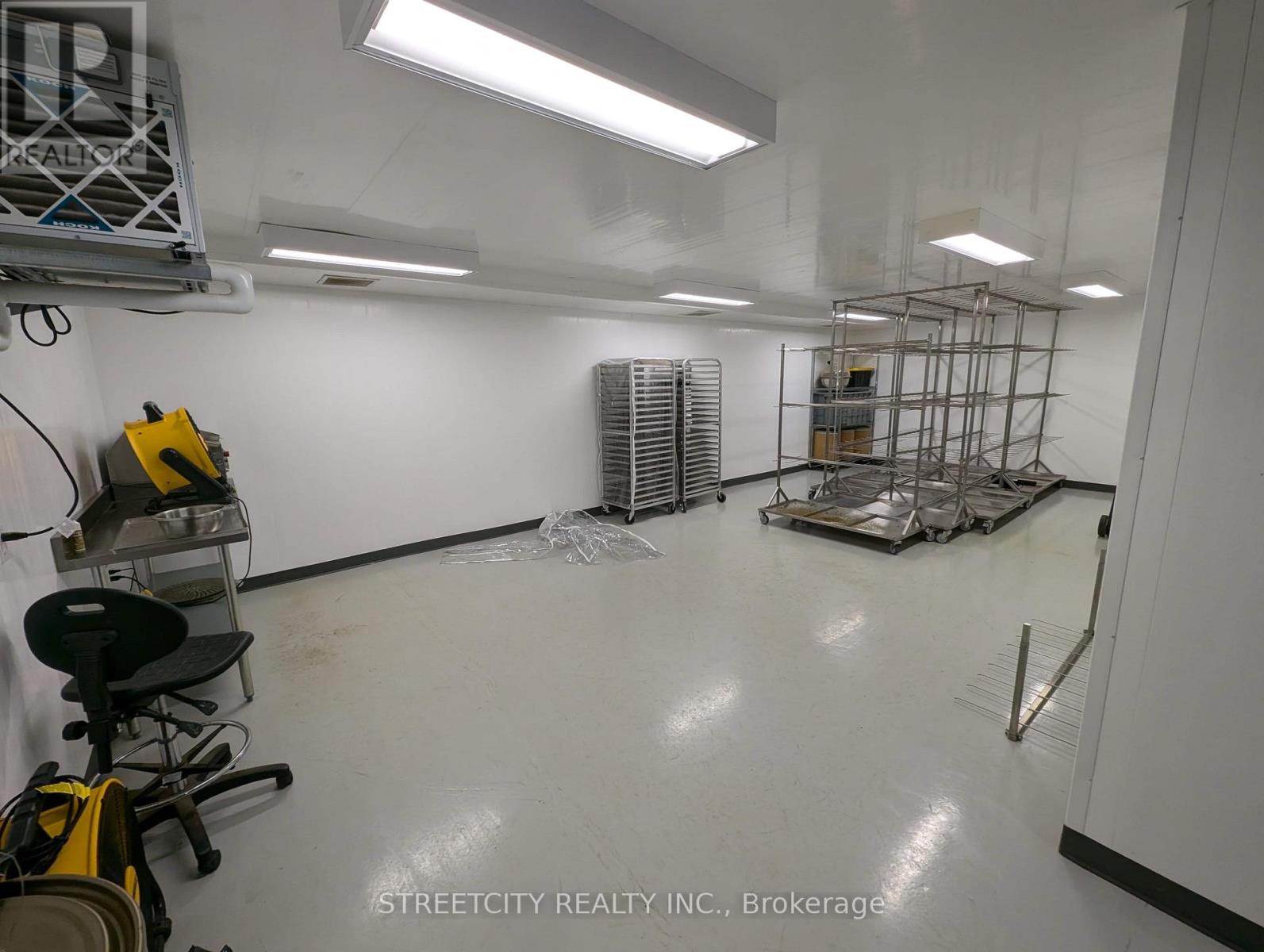 75 Spruce Street E Property Photo 16