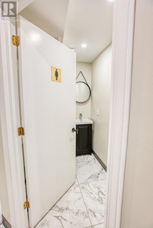 84 Centrepointe Drive Property Photo 21