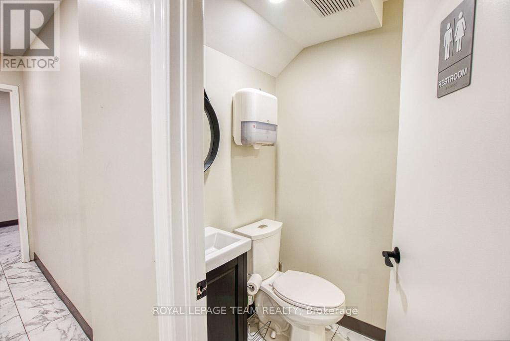 84 Centrepointe Drive Property Photo 22