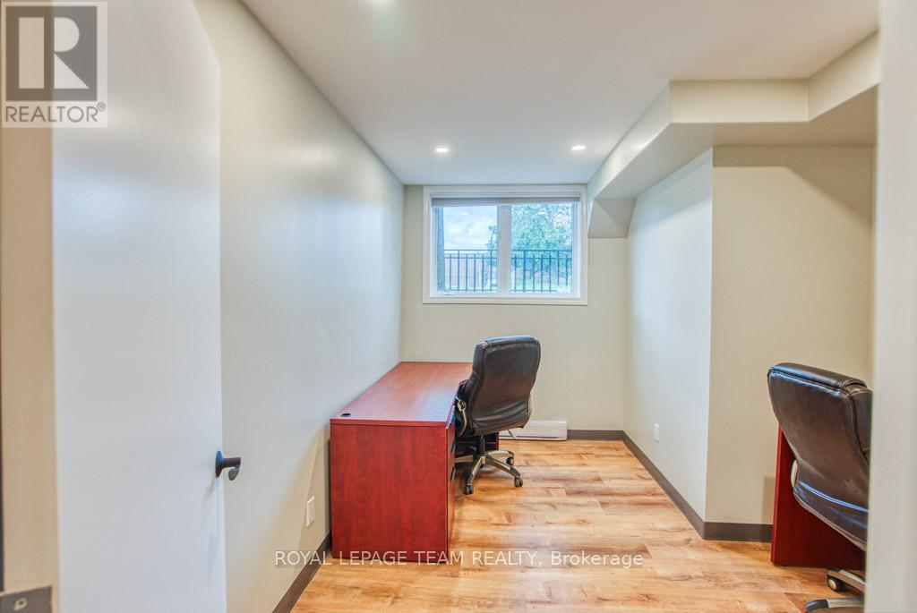 84 Centrepointe Drive Property Photo 23