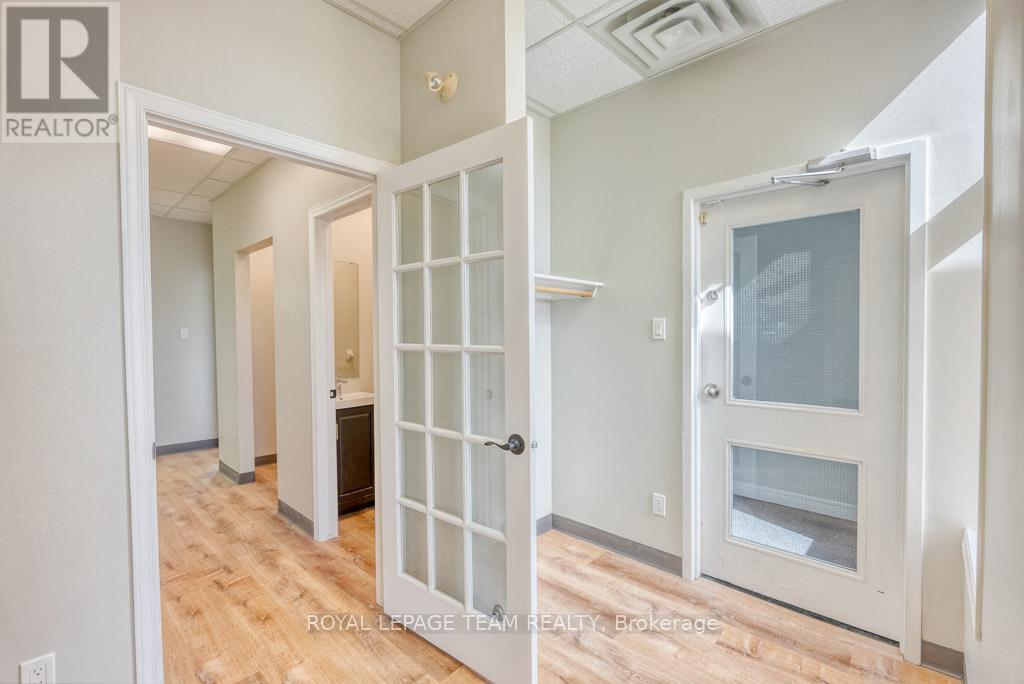 84 Centrepointe Drive Property Photo 26