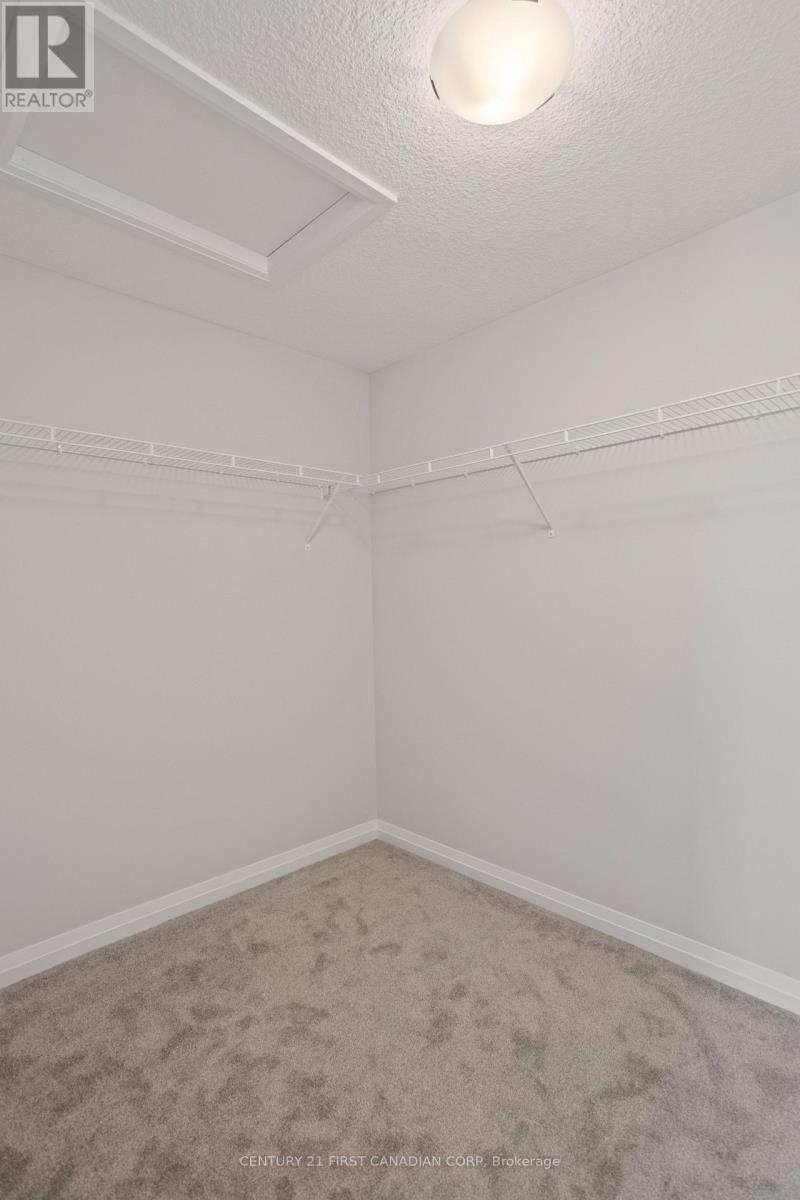 6985 Heathwoods Avenue Property Photo 14