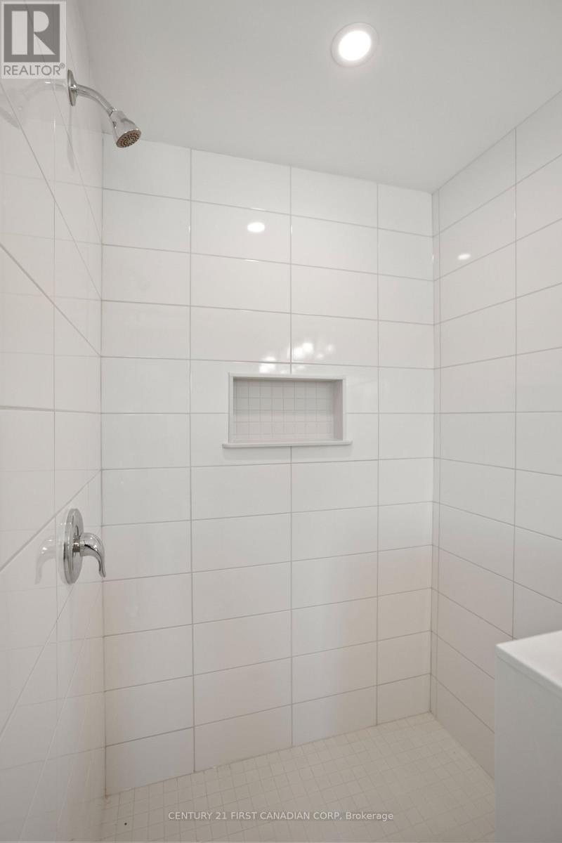 6985 Heathwoods Avenue Property Photo 18