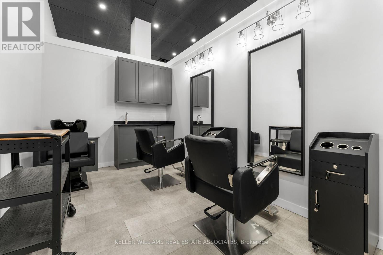 3 - 45 Wyndham Street N Property Photo 8