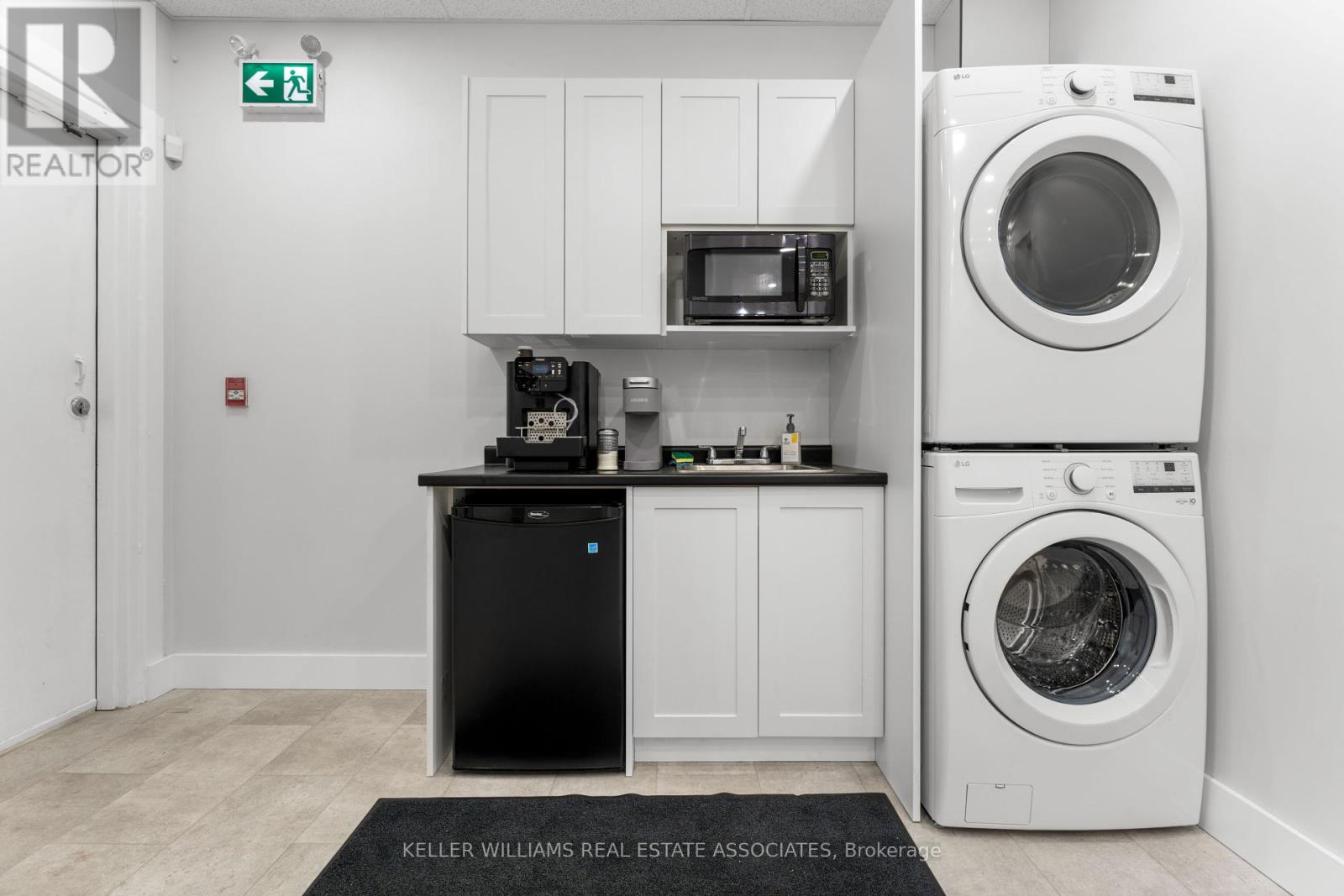 7 - 45 Wyndham Street N Property Photo 11