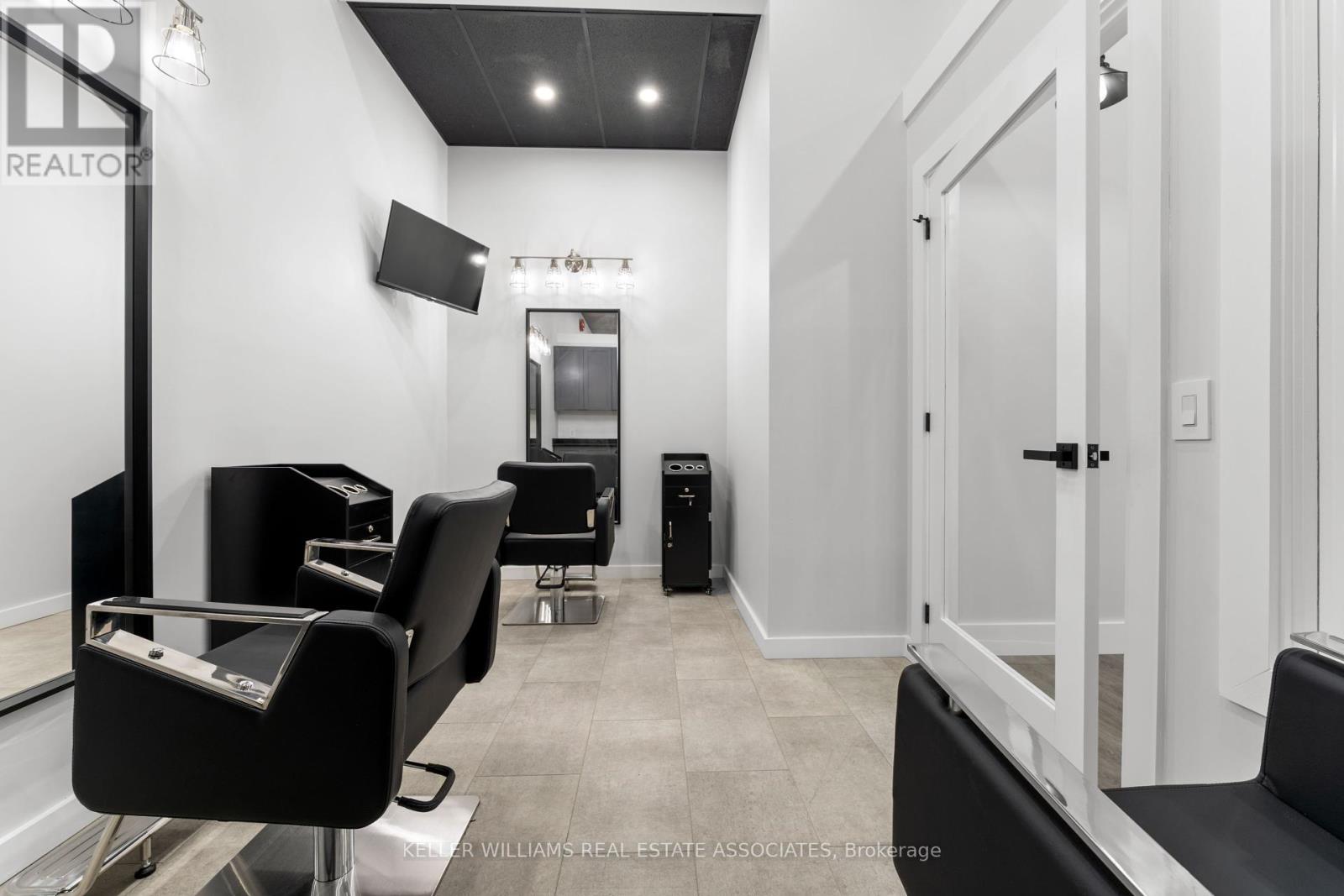 12 - 45 Wyndham Street N Property Photo 6