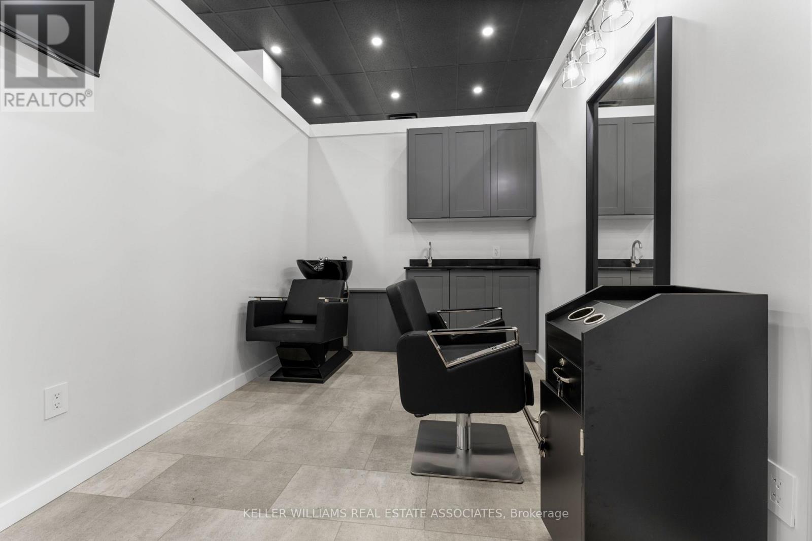 12 - 45 Wyndham Street N Property Photo 7