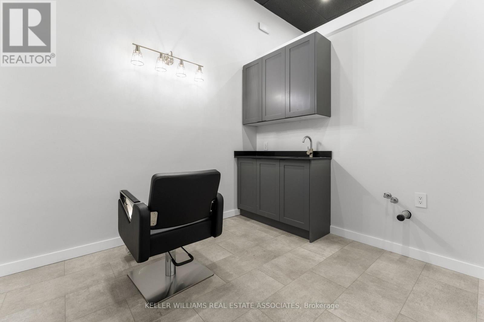 12 - 45 Wyndham Street N Property Photo 13