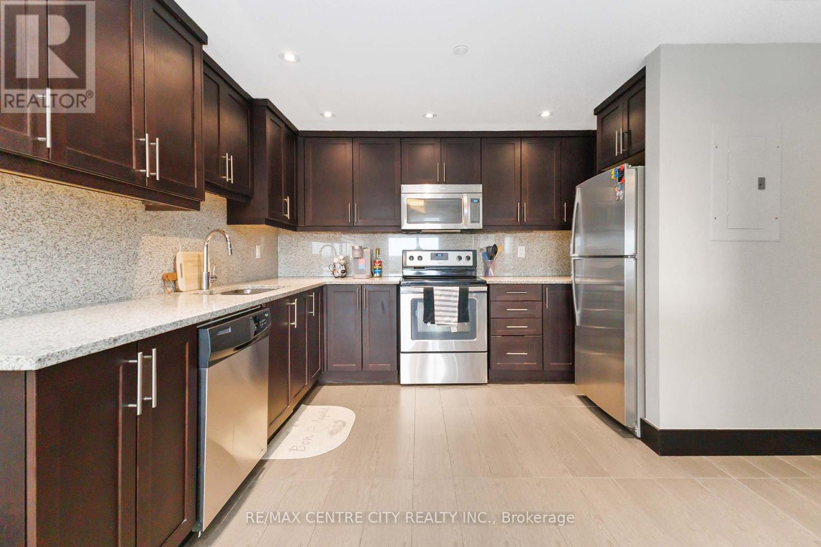 1218 - 1235 Richmond Street Property Photo 3