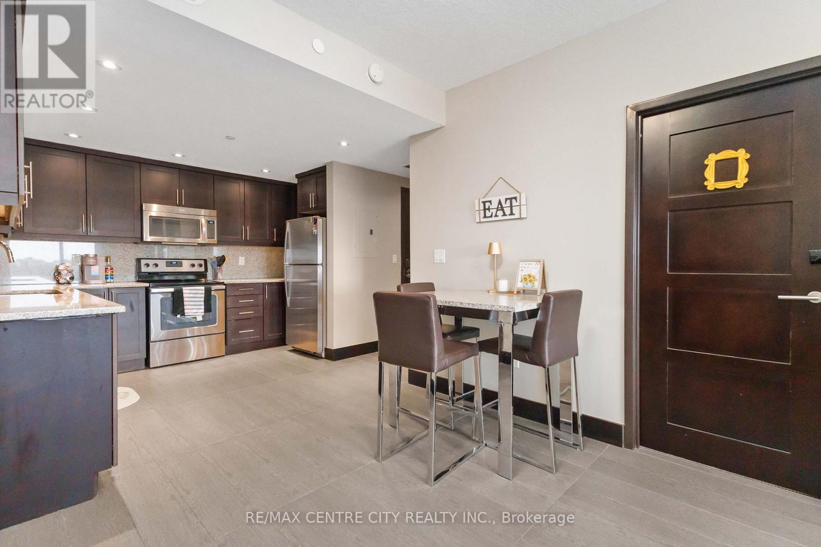 1218 - 1235 Richmond Street Property Photo 5