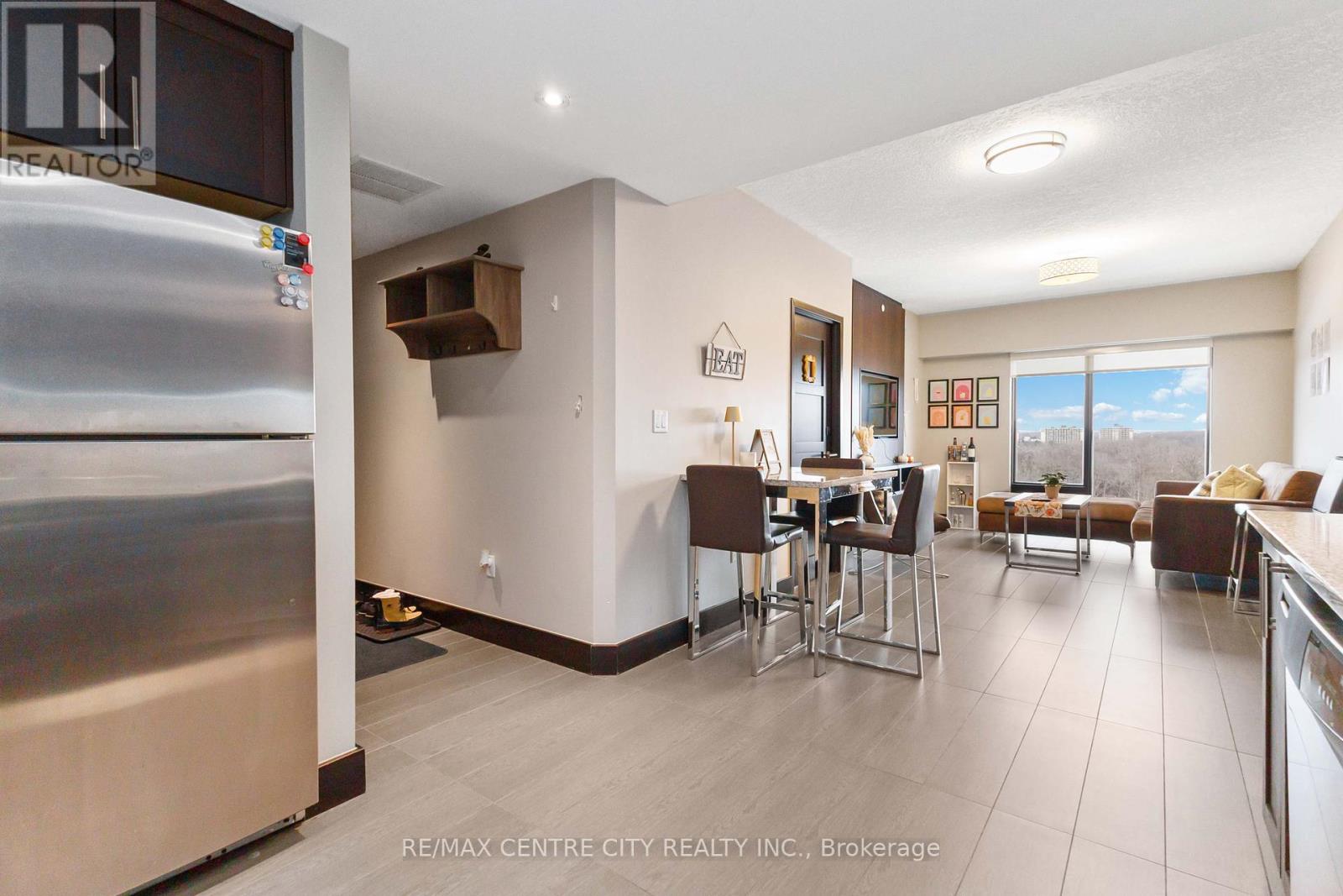 1218 - 1235 Richmond Street Property Photo 6