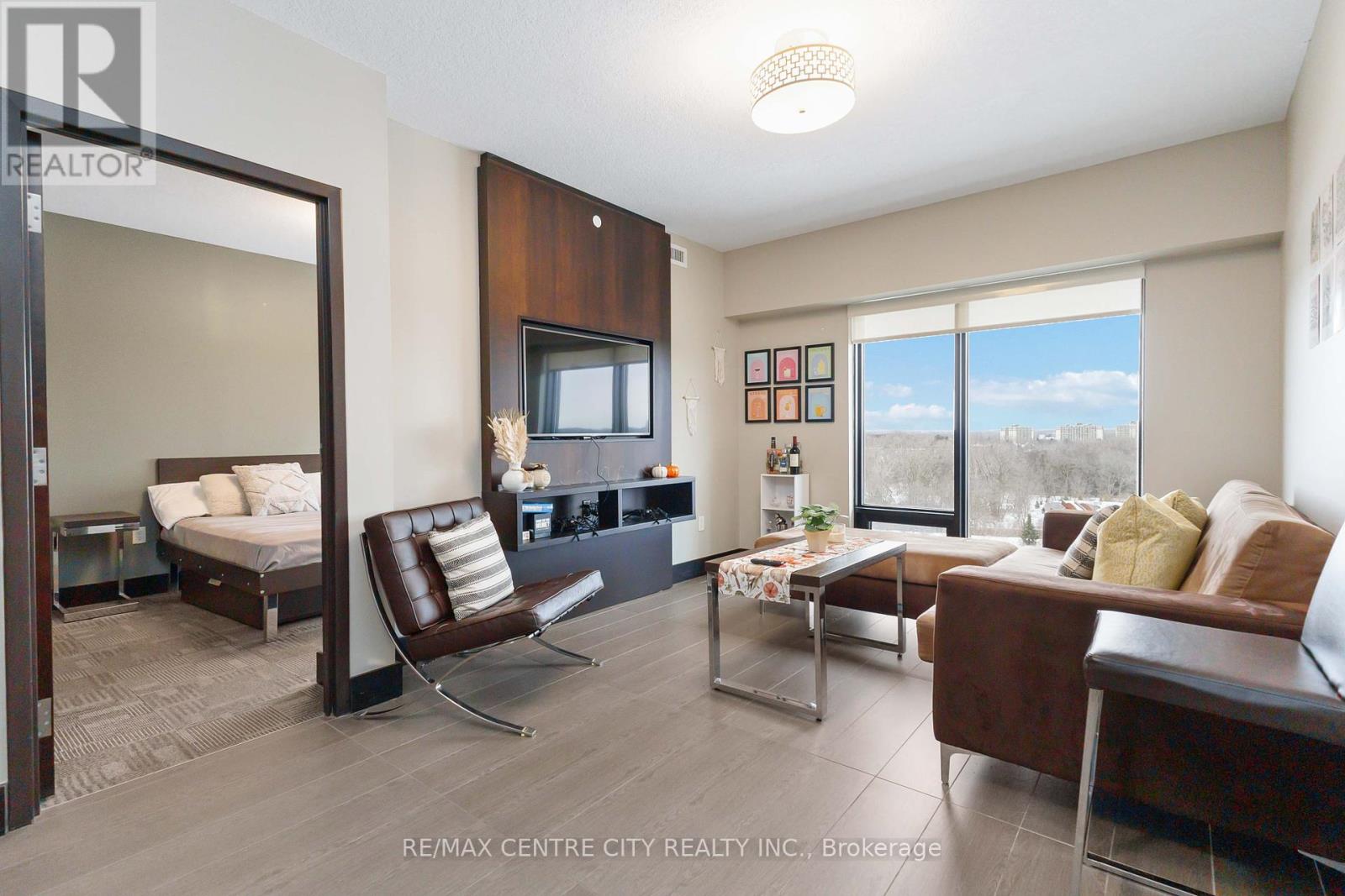 1218 - 1235 Richmond Street Property Photo 8