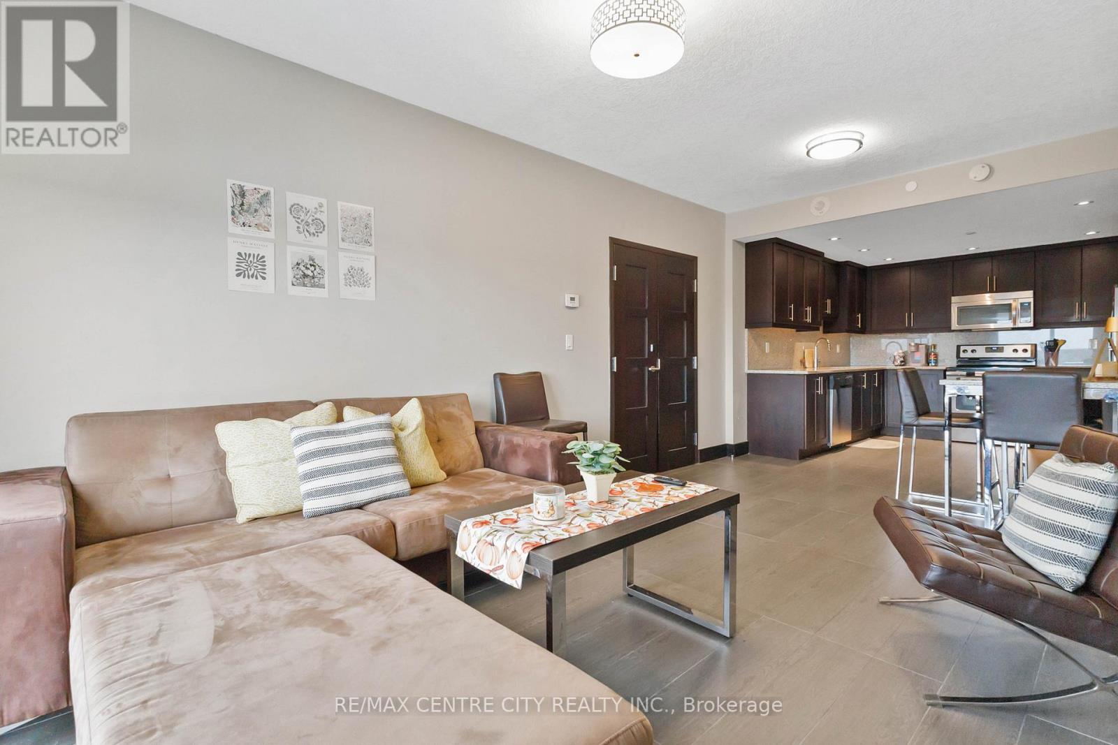 1218 - 1235 Richmond Street Property Photo 11