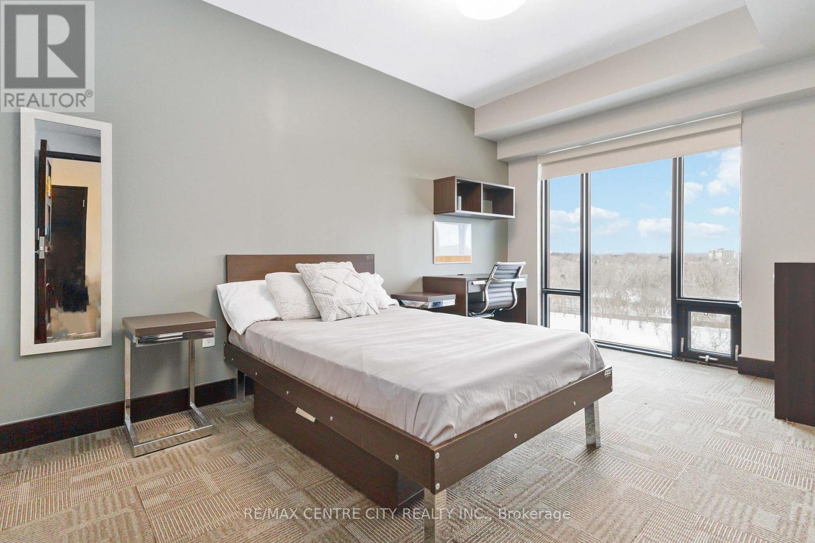 1218 - 1235 Richmond Street Property Photo 18