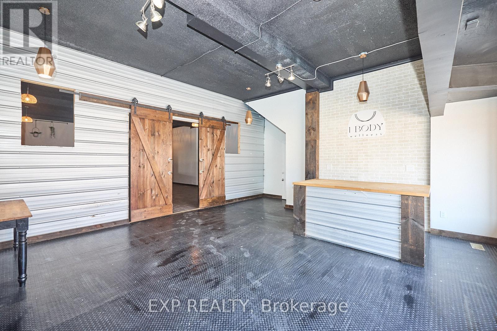 4660 Queen Street Property Photo 4