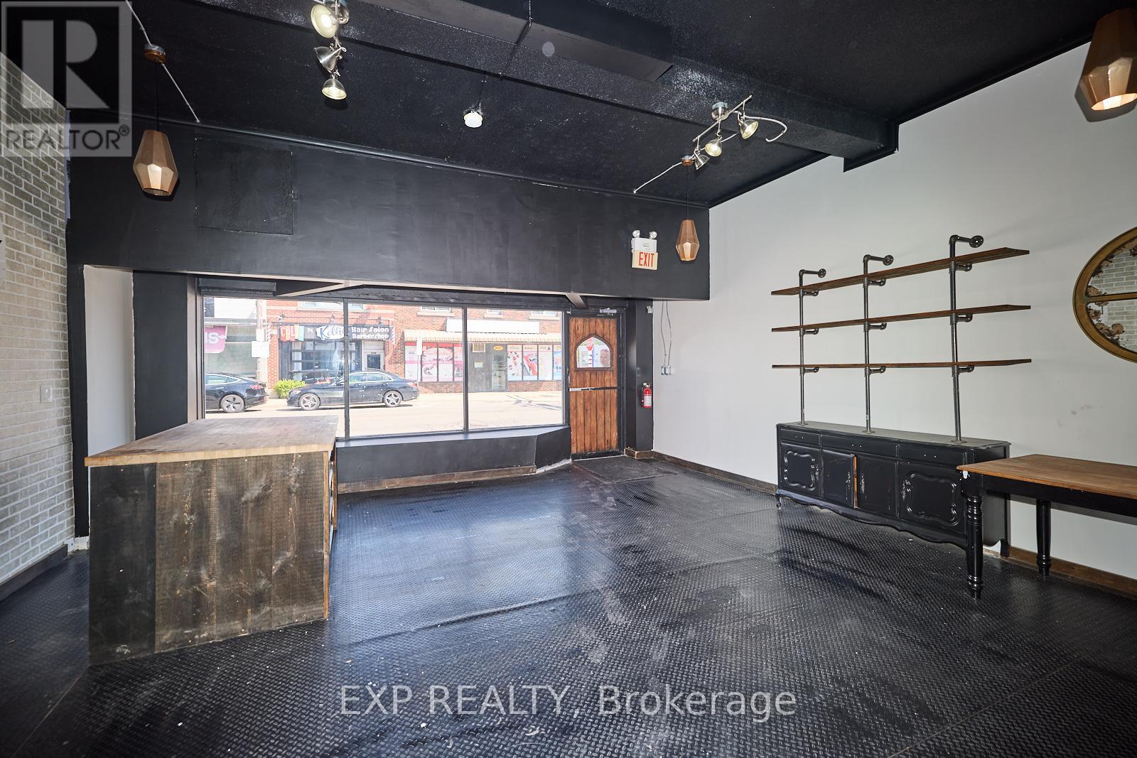 4660 Queen Street Property Photo 5