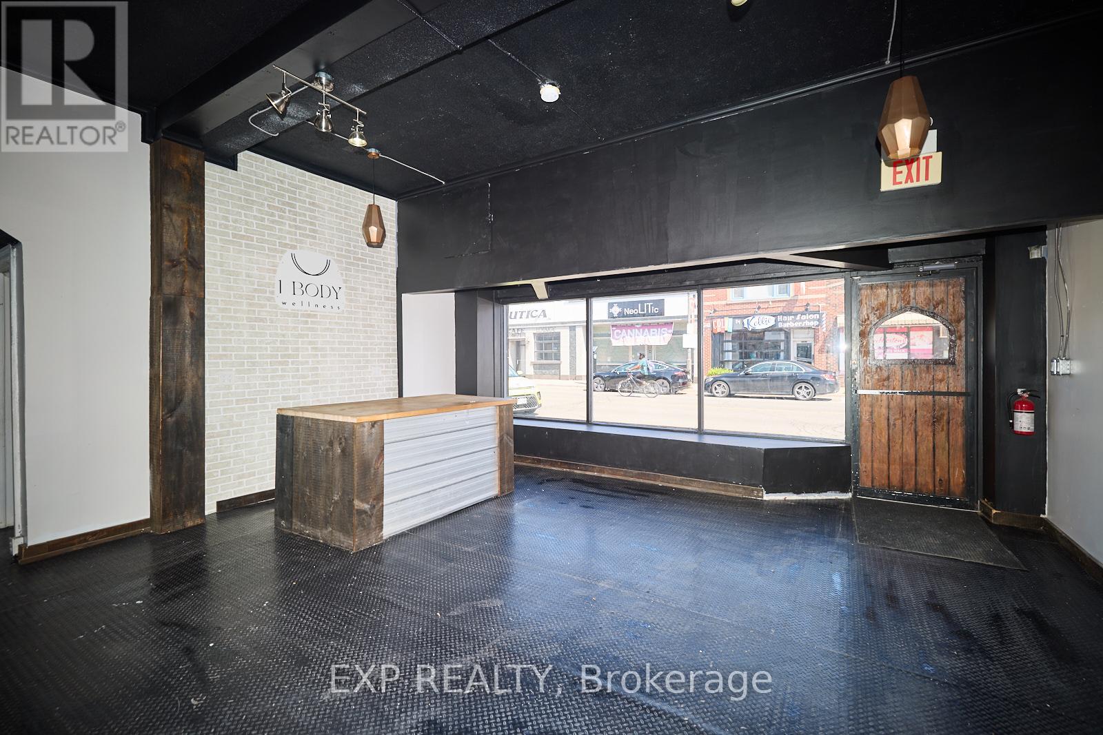4660 Queen Street Property Photo 6