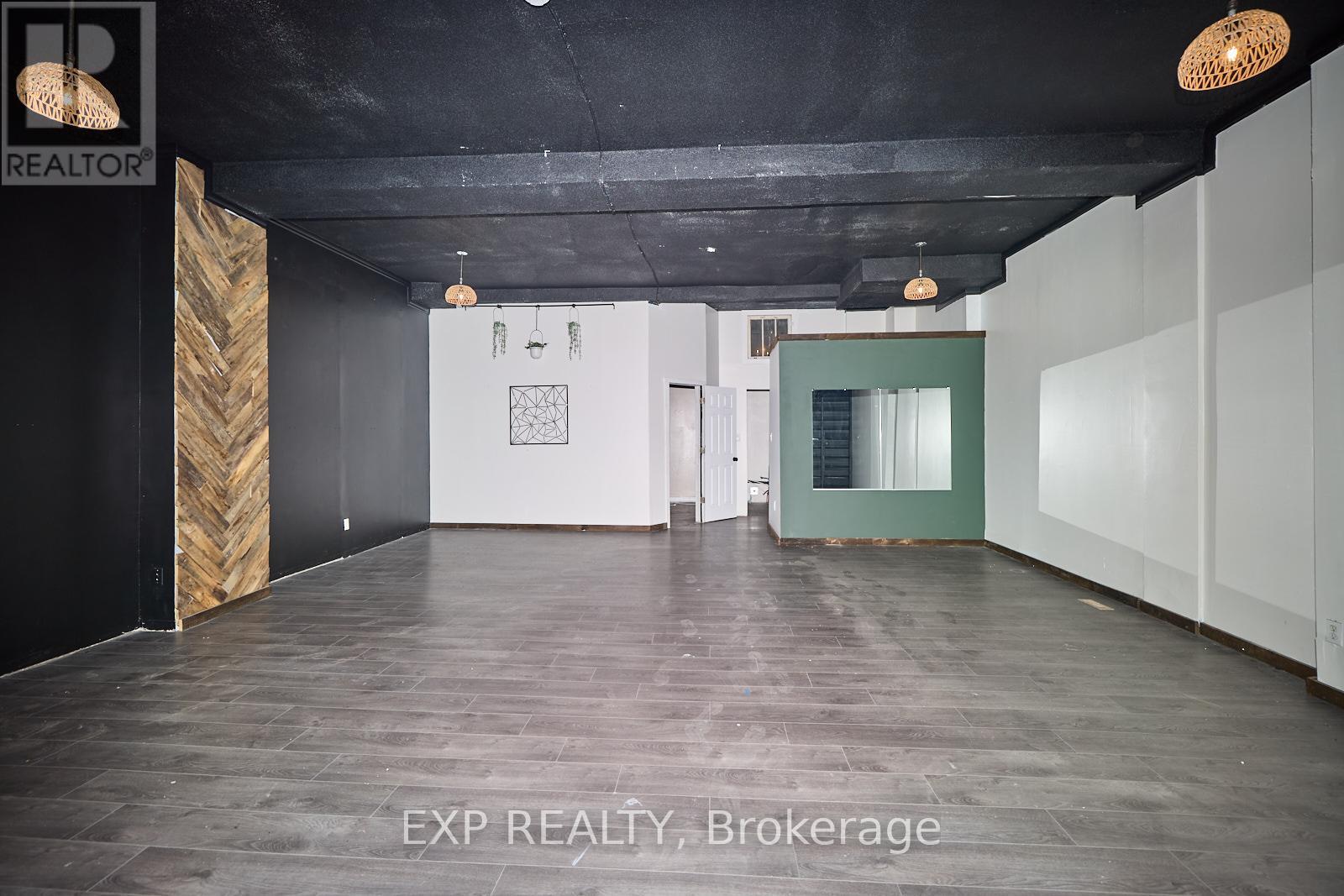 4660 Queen Street Property Photo 7