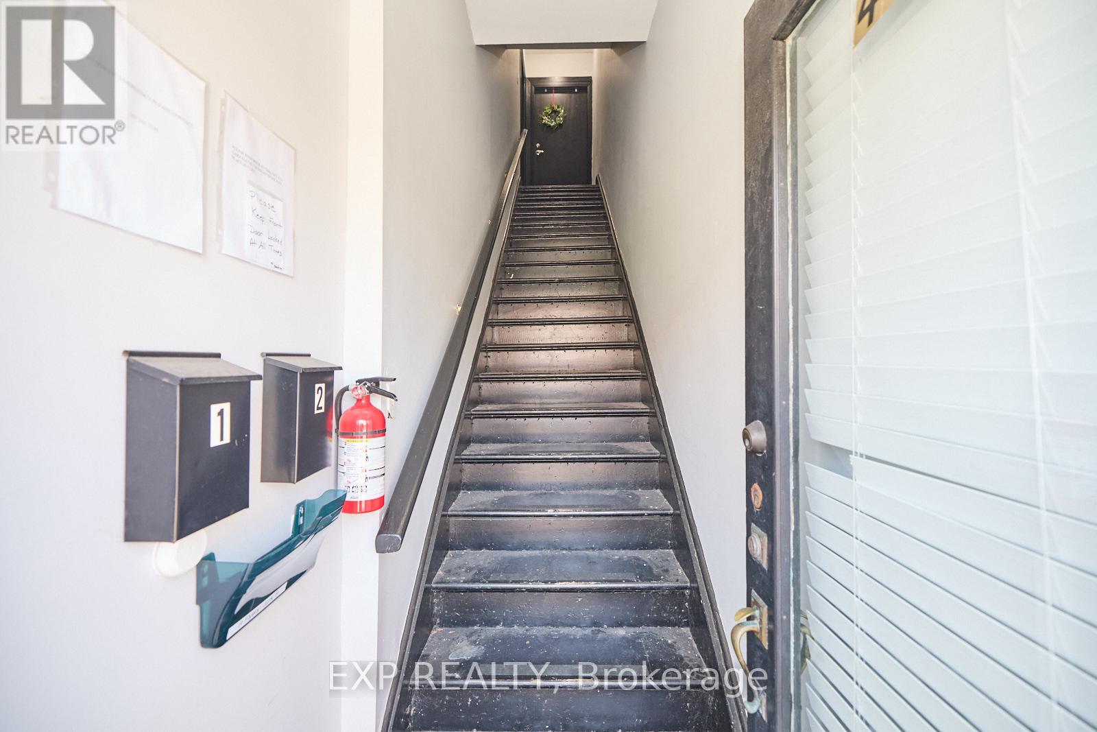 4660 Queen Street Property Photo 11