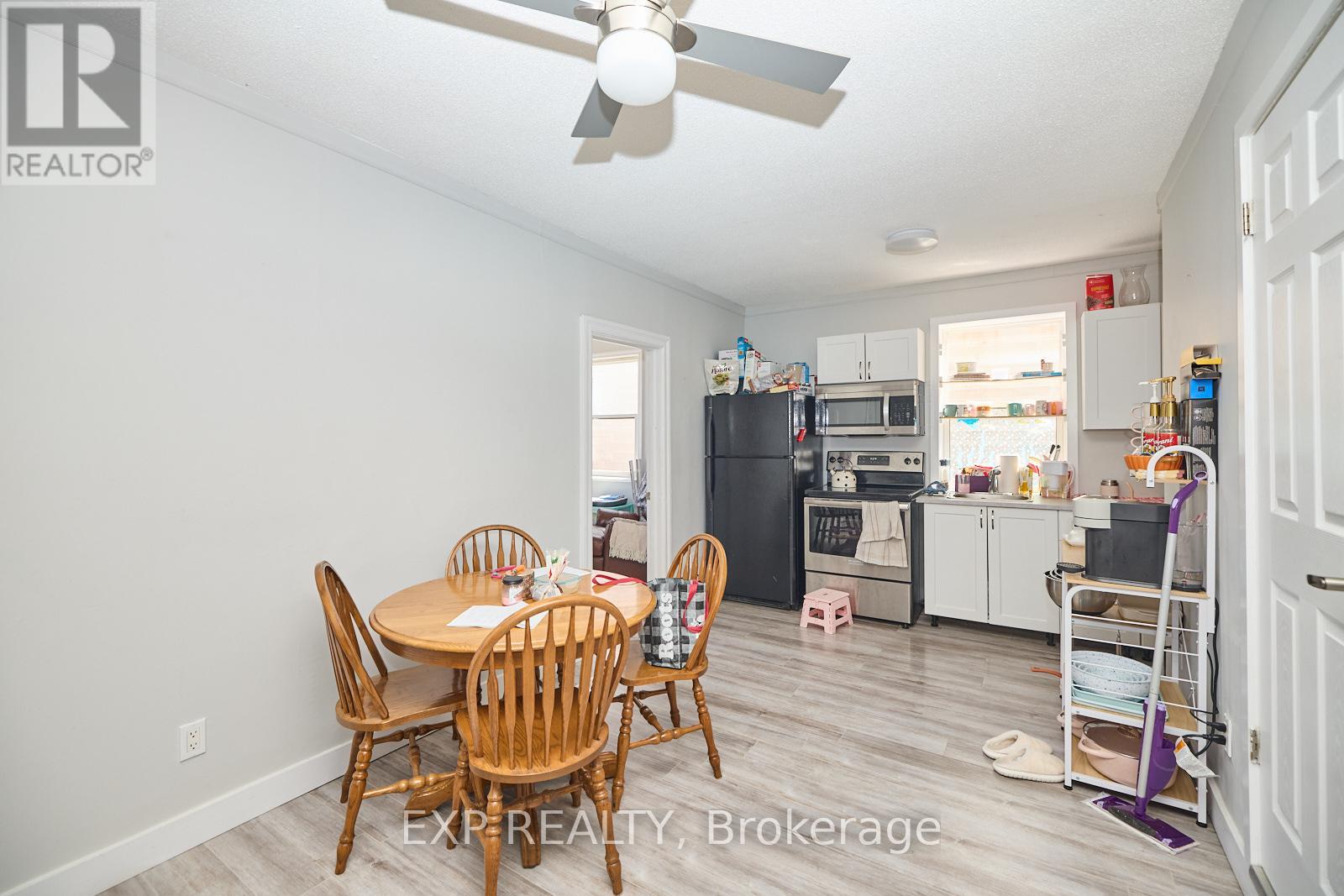 4660 Queen Street Property Photo 12