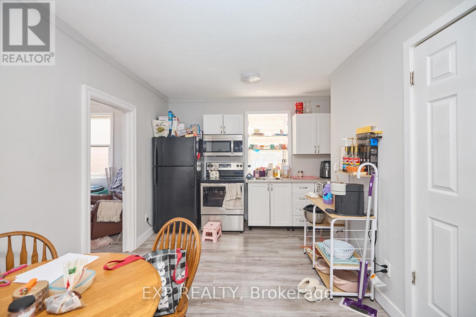 4660 Queen Street Property Photo 13