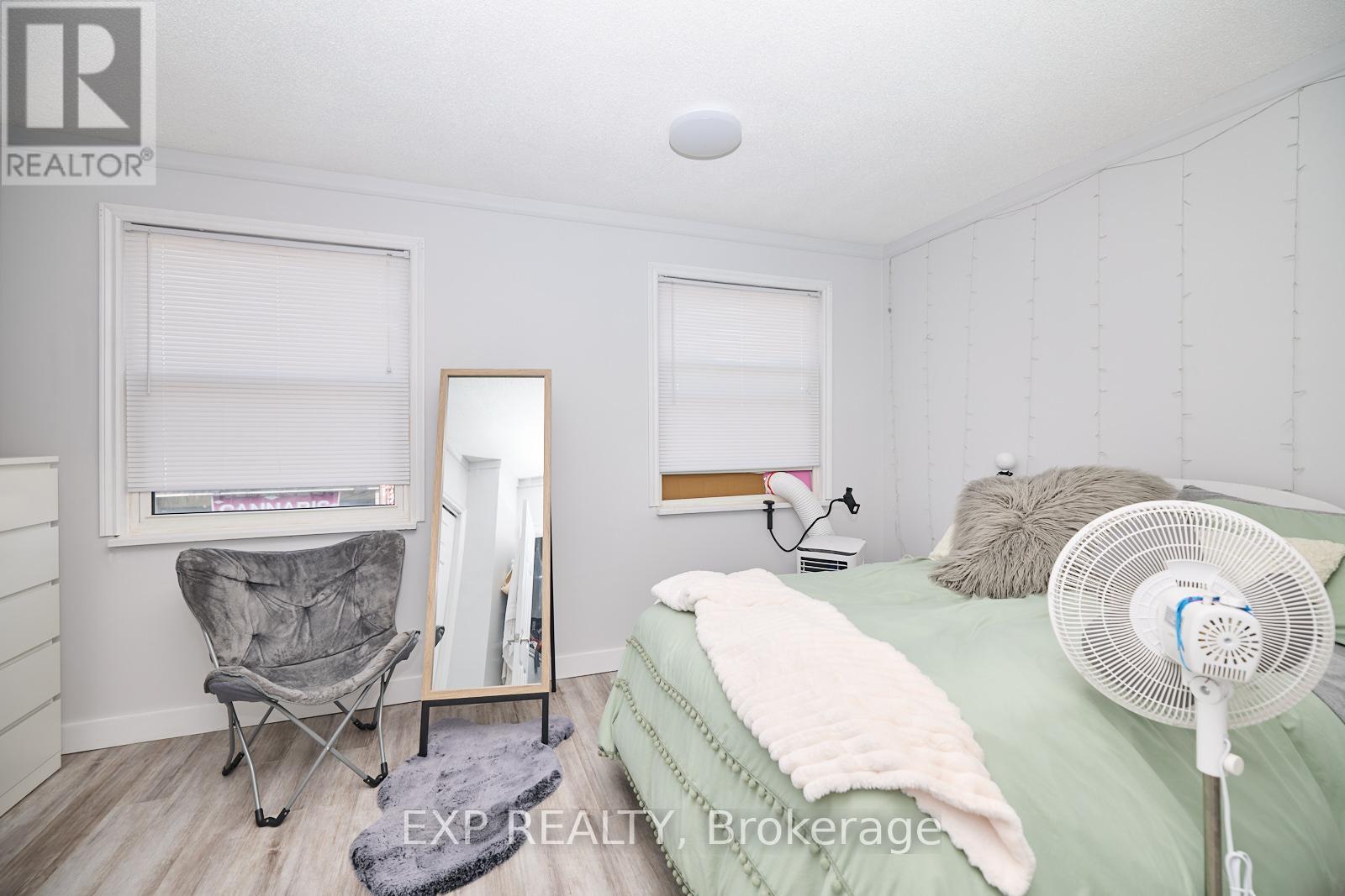 4660 Queen Street Property Photo 16