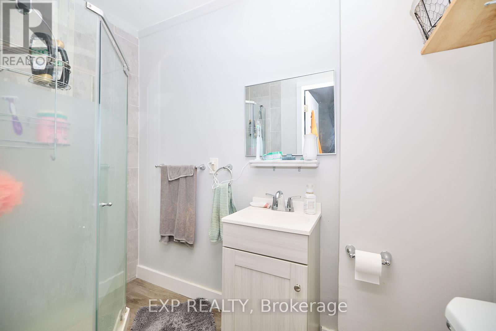 4660 Queen Street Property Photo 18