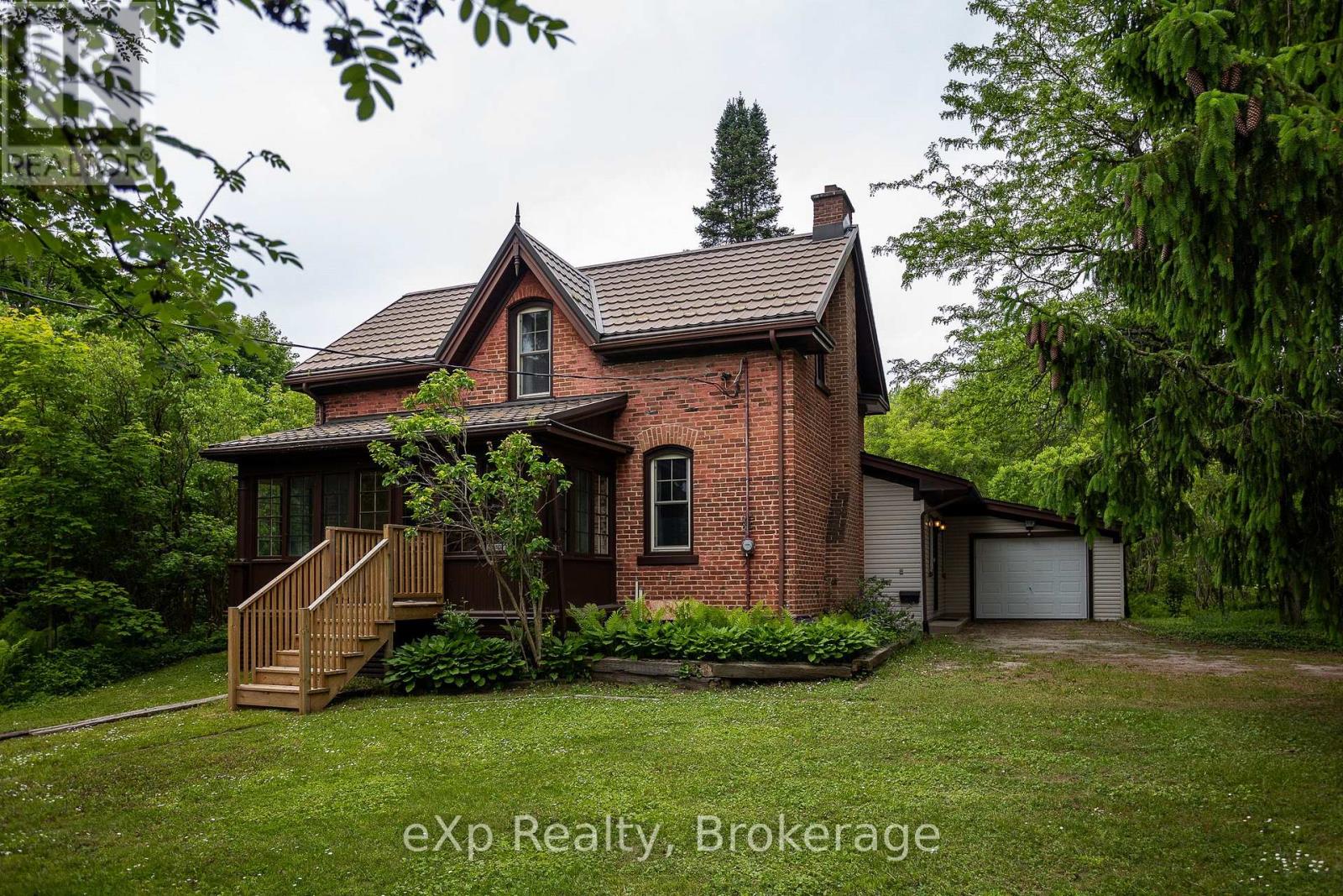 64 Garafraxa Street Property Photo 1