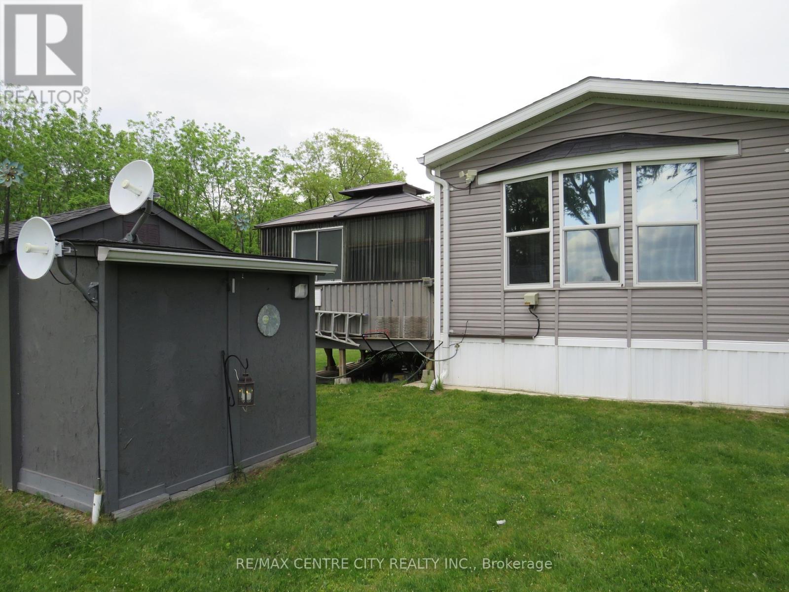 106 - 15895 Longwoods Road Property Photo 1